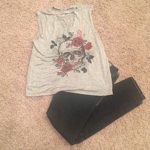 Skull and roses tank top Medium.